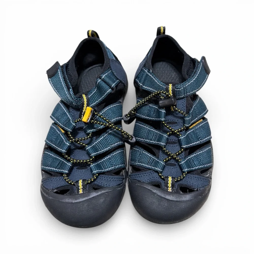 Keen Kids Size 3 Water Hiking Shoes - Navy and Black